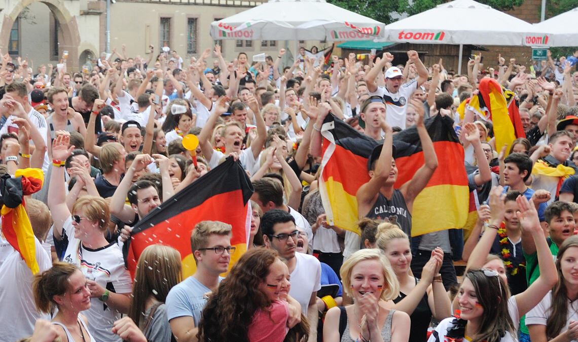 Schöne Erinnerung: Jubel auf dem Kelterplatz beim Public Viewing 2014. Foto: Archiv