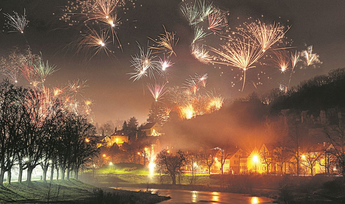 Schöne Sache oder sinnlose Umweltverschmutzung? Das Silvesterfeuerwerk, hier eine Archivaufnahme aus Mühlacker, ist nicht für jeden und jede eine Bereicherung. Foto: Fotomoment