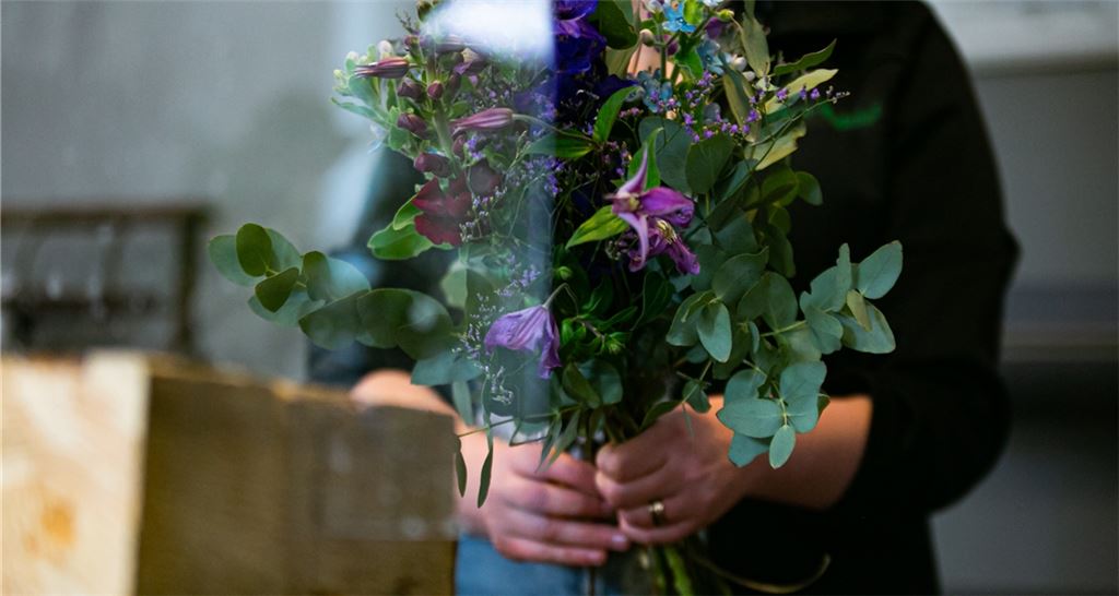 Schöner Beruf, aber schlecht bezahlt: Beschäftigte in der Floristik arbeiten meist zu Niedriglöhnen, kritisiert die IG BAU - und ruft die Arbeitgeber zu Tarifverhandlungen auf. Foto: privat