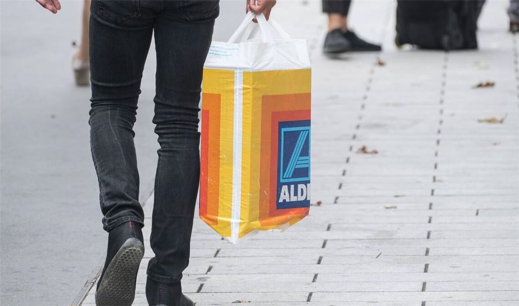Schon Ende diesen Jahres sollen einige Aldi-Kunden ihre Lebensmittel  online bestellen können. (Symbolbild)