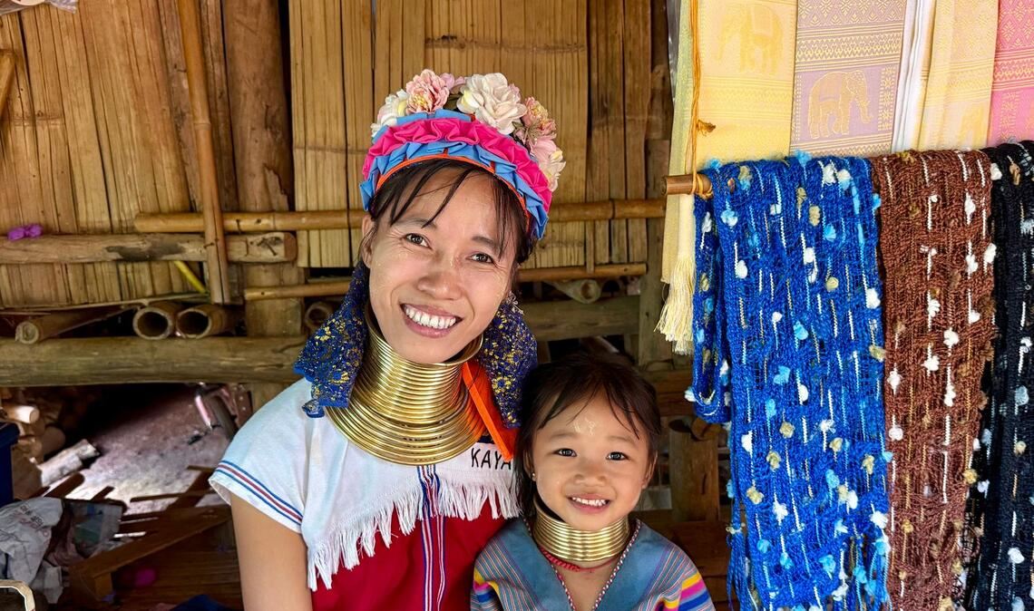 Schon Kinder ab fünf Jahren tragen die Messingringe.