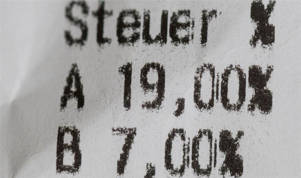 Schon bald 21 statt 19 Prozent? Ein Kassenzettel zeigt die aktuelle Mehrwertsteuer an.