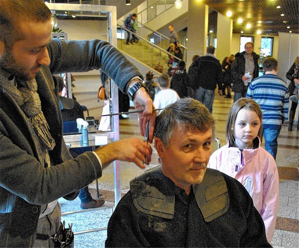 Schon eine Tradition: die Benefizaktion am Rande der „Magie im Mühlehof“.