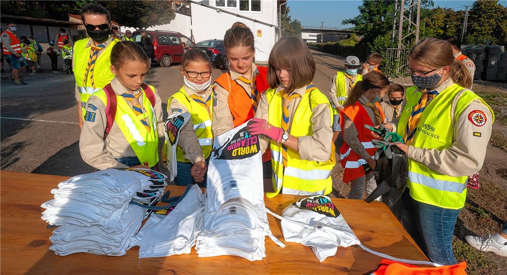 Schon einen Tag früher als der Großteil der Aktiven haben die Royal-Rangers-Pfadfinder Müll gesammelt.Fotomoment