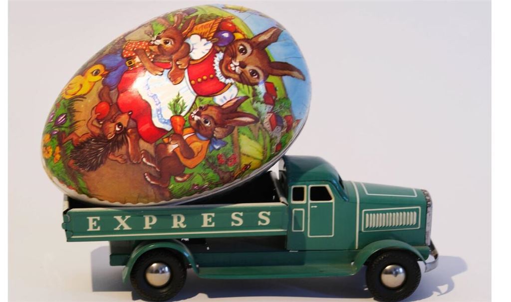 Schon für die frühen Christen war das Ei ein Symbol für das Leben. Wie aus etwas Toten ein lebendiges Küken entschlüpfen kann, faszinierte die Menschen. Sie gaben den Toten ein Ei mit ins Grab als Sinnbild des Lebens und der Auferstehung.