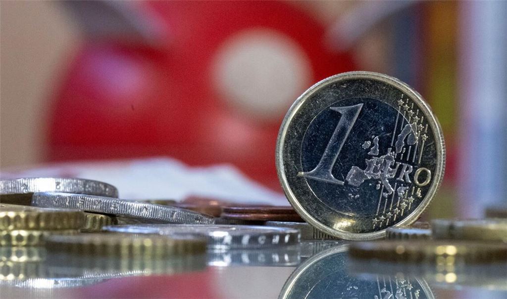 Schon in der Schulzeit zeigen sich Unterschiede im Finanzwissen von Mädchen und Jungen. (Symbolbild)