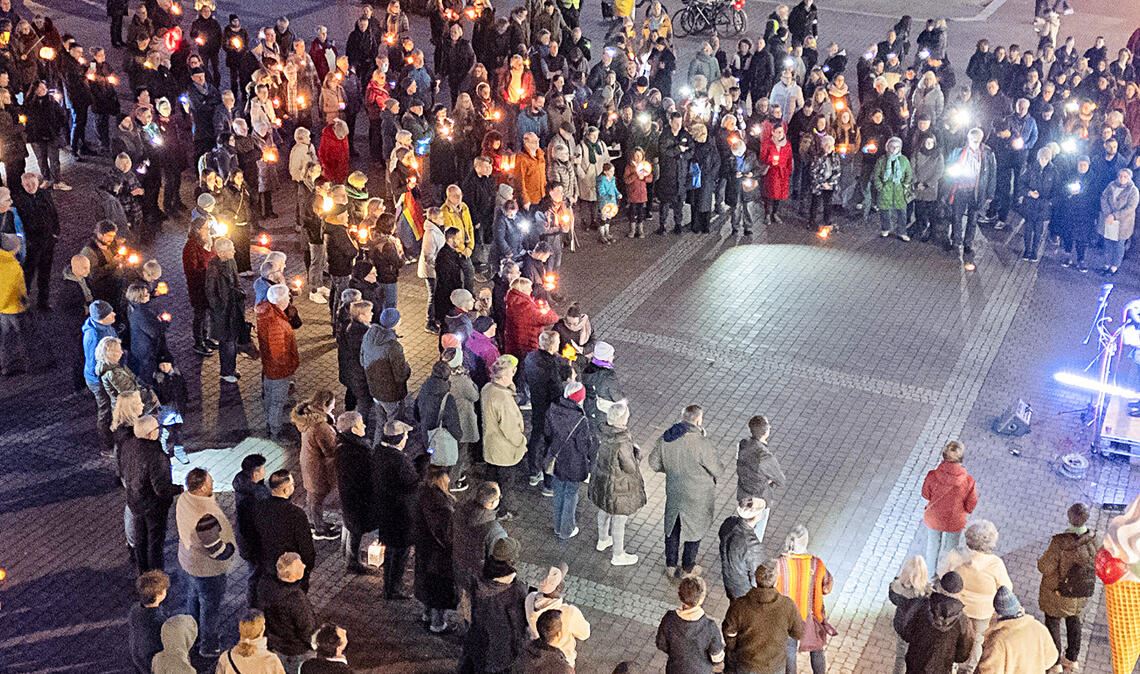 Schon in der Vergangenheit – etwa beim „Lichtermeer auf dem Kelterplatz im Januar dieses Jahres – hat das Bündnis „Zusammenhalten Mühlacker“ zahlreiche Menschen erreicht. Foto: Archiv