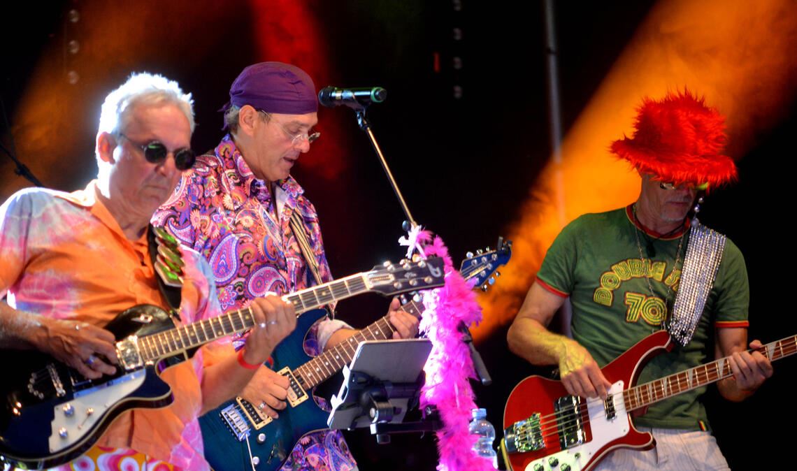 Schrille Outfits: „Glam and the Glitters“ sorgen am Samstag nicht nur musikalisch, sondern auch optisch für einen besonderen Auftritt bei den SommerevENZ. Fotos: Stahlfeld