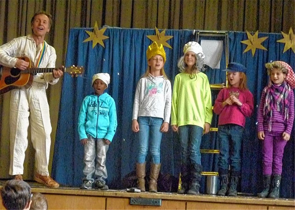 Schüler bei ihrem Auftritt. Foto: privat