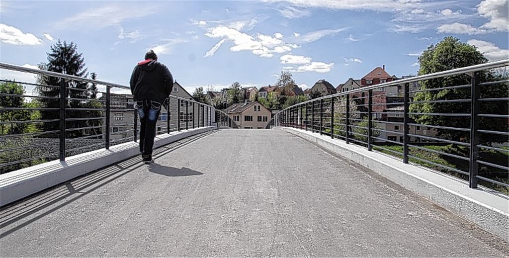 Schüler dürfen zu bestimmten Uhrzeiten auch während der Gartenschau kostenlos über den Waldensersteg.