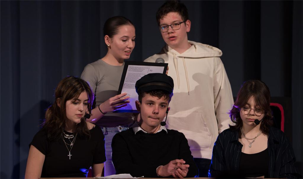 Schülerinnen und Schüler präsentieren eine bunte Vielfalt an Texten. Fotos: privat