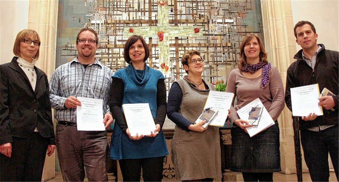 Schuldekanin Gabriele Karle mit Jörg Schofer, Valerie Nasser, Rebekka Klein, Jennifer Speer und Michael Mutschler (v. li.).