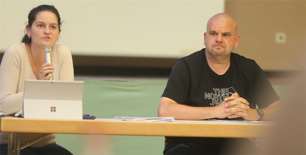 Schulsozialarbeiterin Körner und Jugendreferent Becht. Foto: Disselhoff