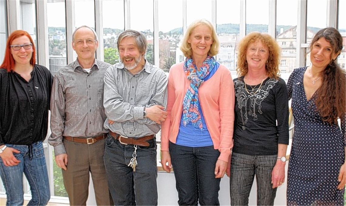 Schulterschluss für die Betreuung der Asylbewerber (v. li.): Anne Polinsky vom Verein Miteinanderleben, der Leiter des Ordnungsamts Enzkreis, Andreas Kraus, die Flüchtlingsbetreuer Volker Siefermann, Irmela Nagel und Susanne Lechens und Katja Kreeb, Geschäftsführerin Miteinanderleben.