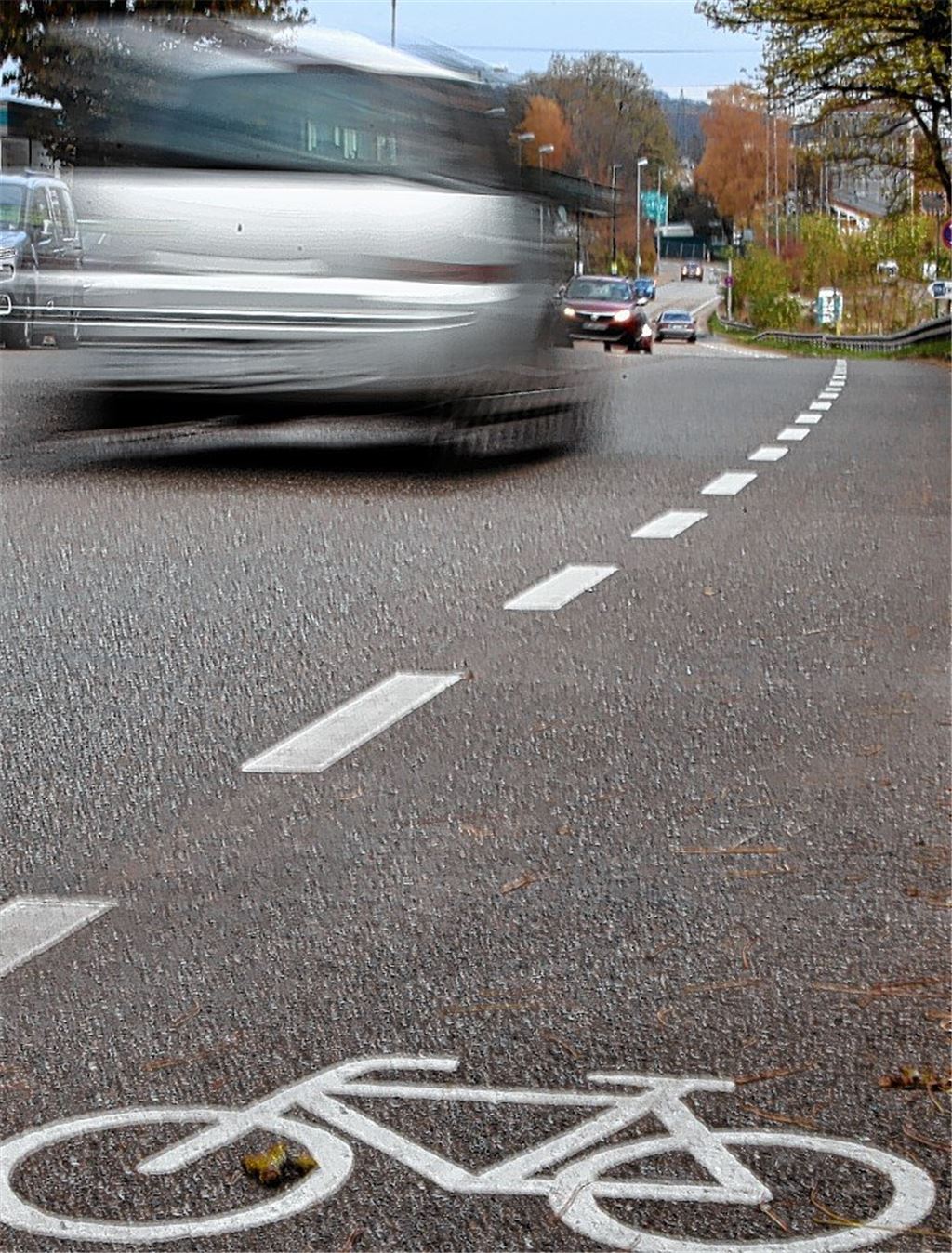 Schutzstreifen auf Lienzinger Straße
