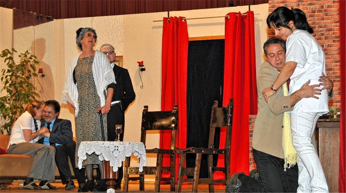 Schwank mit Irrungen und Wirrungen: Die THV-Theatergruppe zieht alle Register.