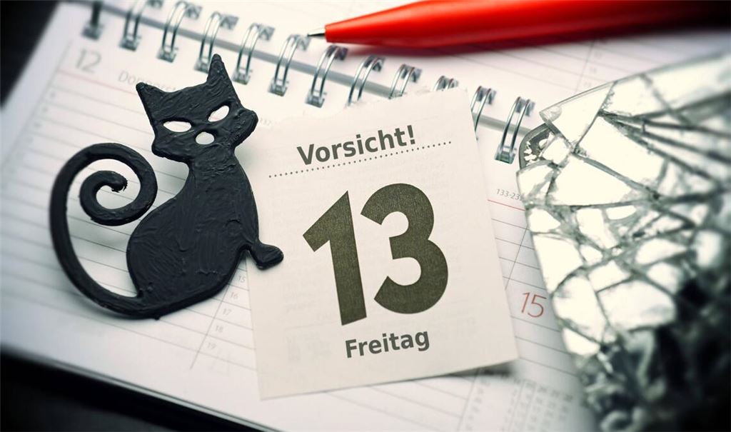 Schwarze Katze, zerbrochener Spiegel, all das soll Unglück bringen.