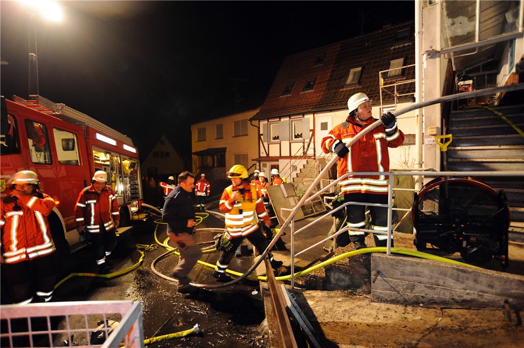 Schwelbrand in Ötisheim: Feuerwehr hat die Lage schnell im Griff (Foto: Fotomoment)