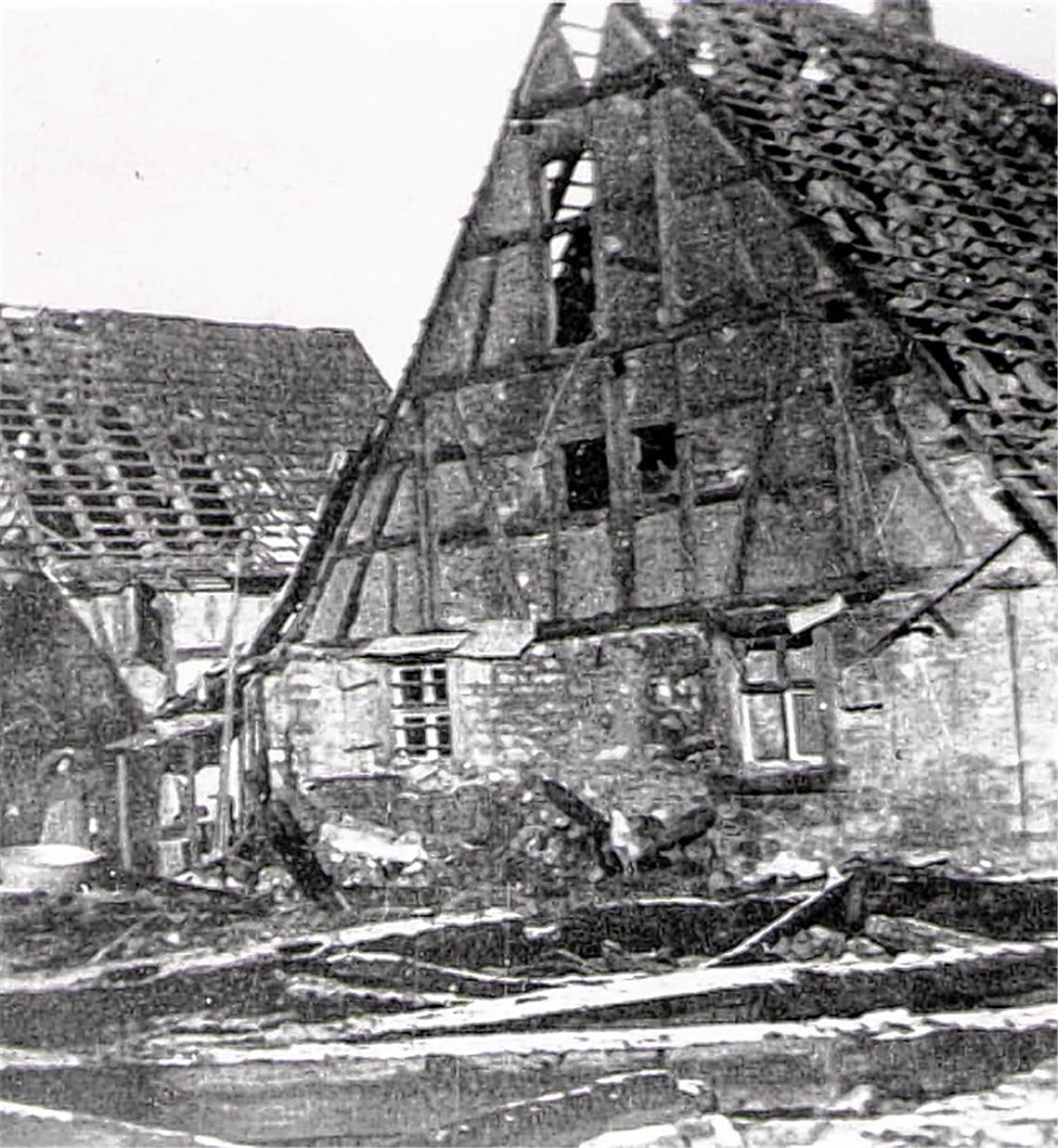 Schwer in Mitleidenschaft gezogen wurde auch dieses landwirtschaftliche Anwesen in Nußbaum. Archivfoto: Dietrich