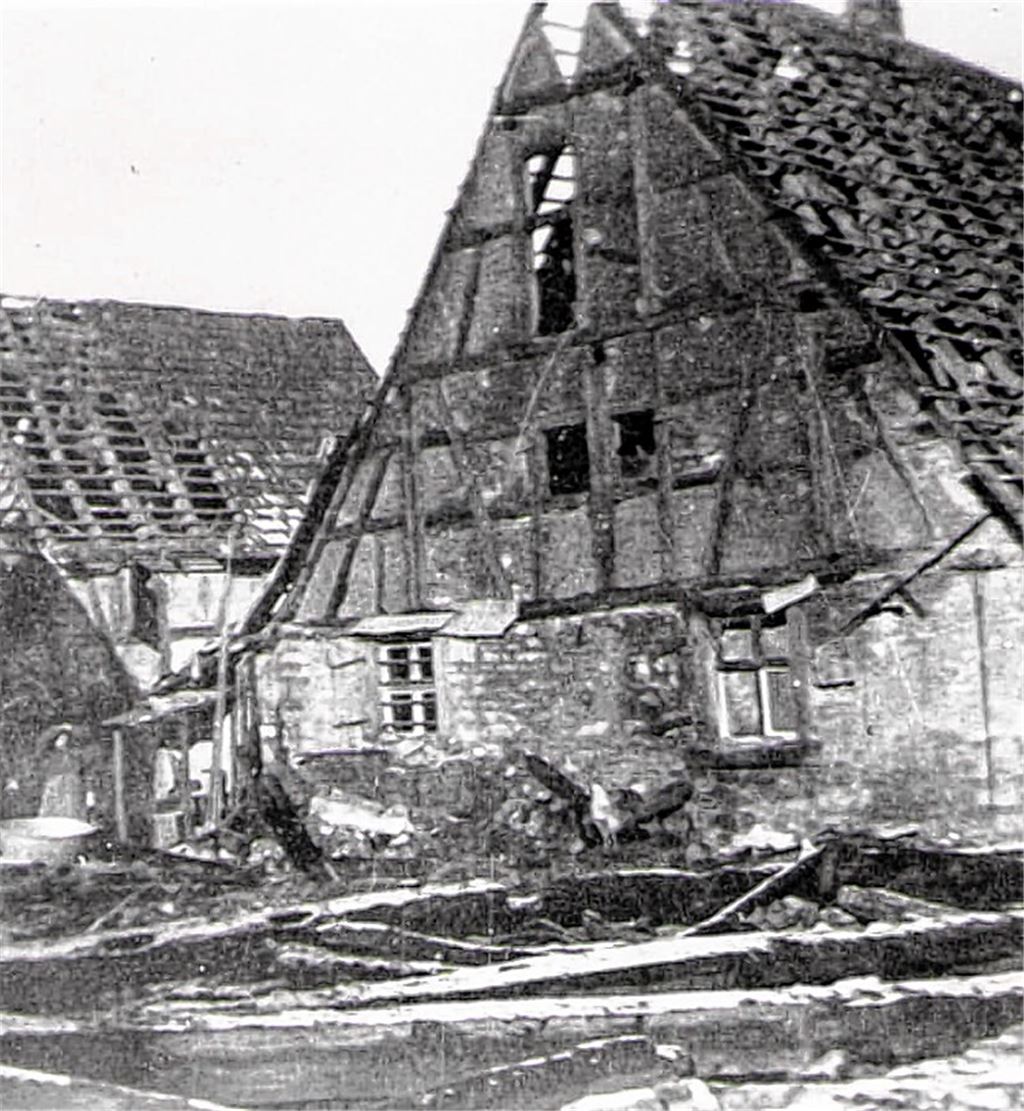 Schwer in Mitleidenschaft gezogen wurde auch dieses landwirtschaftliche Anwesen in Nußbaum. Archivfoto: Dietrich
