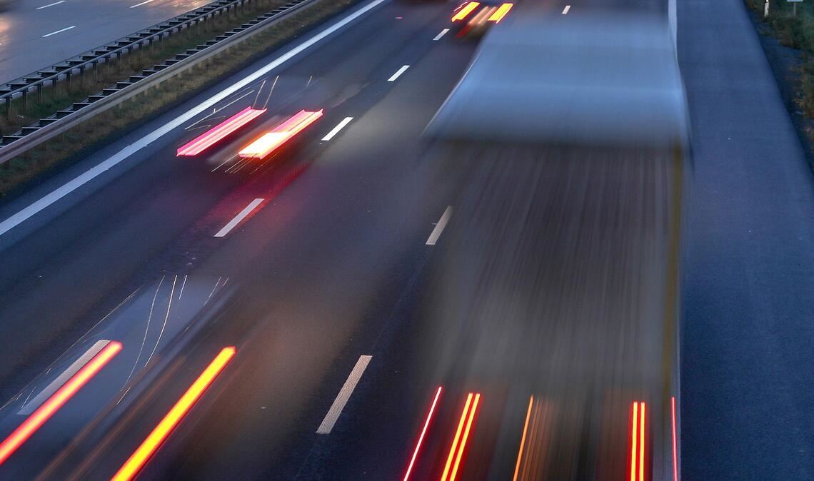 Schwere Nutzfahrzeuge machen nach Angaben der Kommission mehr als 6 Prozent der gesamten Treibhausgasemissionen der EU aus. (Symbolbild)