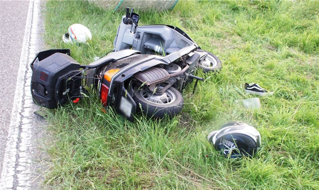 Schwere Verletzungen hat der Fahrer dieses Rollers bei einem Unfall zwischen Pinache und Großglattbach erlitten. Foto: Süddeutsche Mediengesellschaft