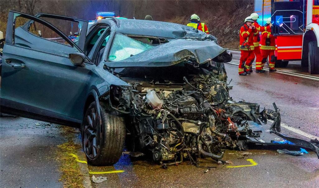 Schwerer Unfall auf der B10.