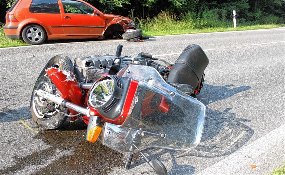 Schwerer Unfall auf der B10.