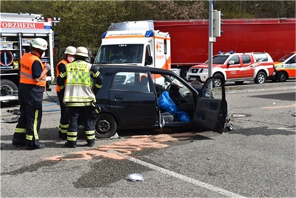 Schwerer Unfall in Pforzheim-Mäuerach. Foto: Myroshnichenko