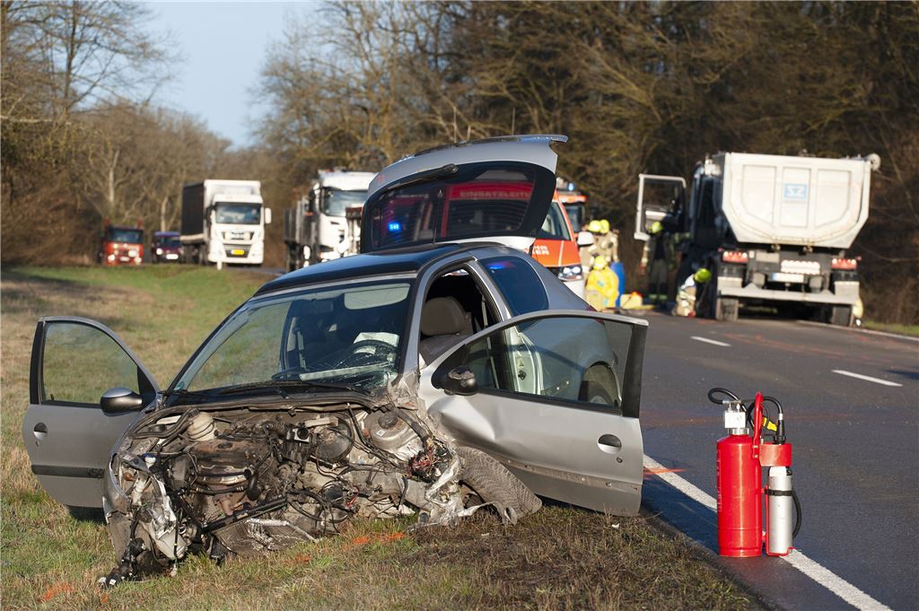 910_0008_187520_vh_Illingen_Lienzingen_B_35_Unfall_3_02_