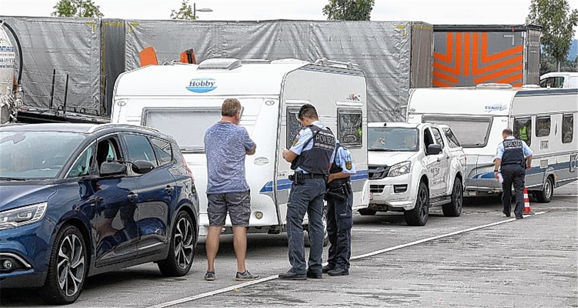 Belgier stellt Wohnwagen ab