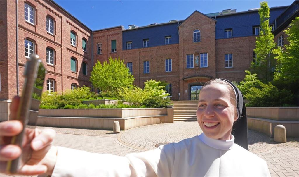 Schwester Clarita ist mit 28 Jahren die Jüngste im Kloster.