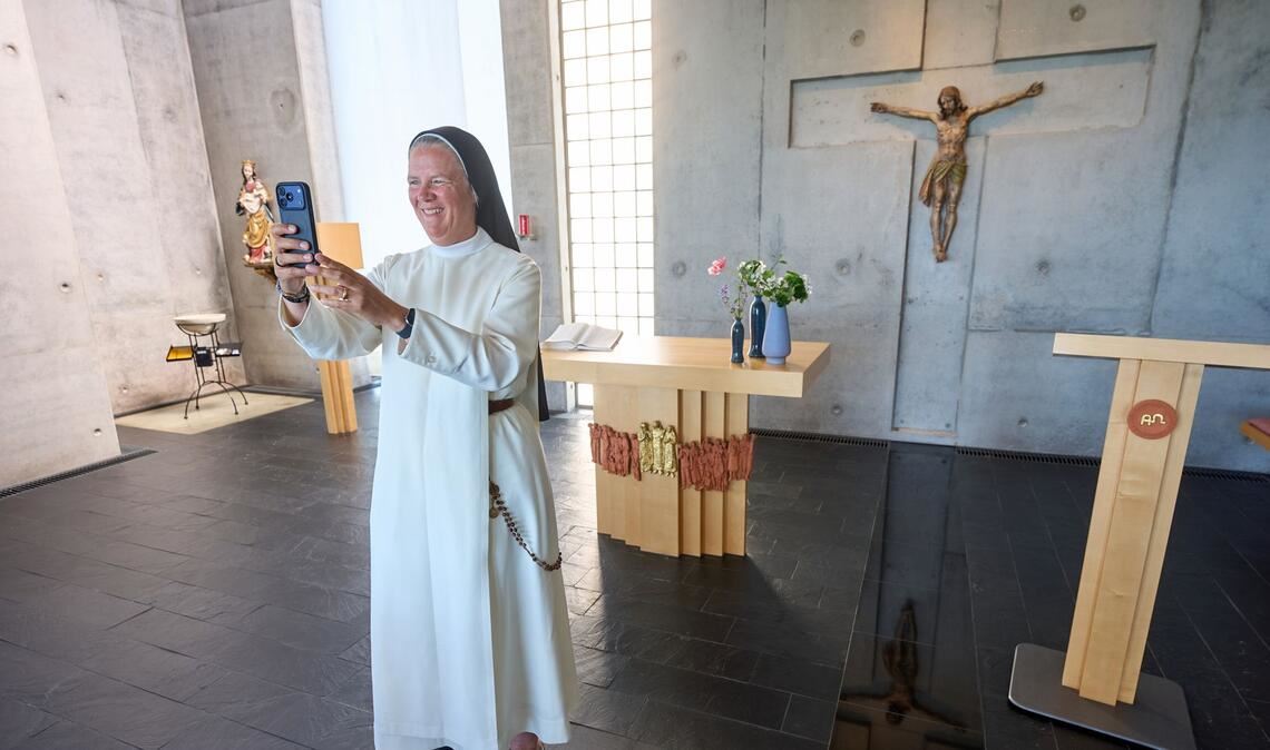 Schwester Ursula postet auch Videos auf Instagram.