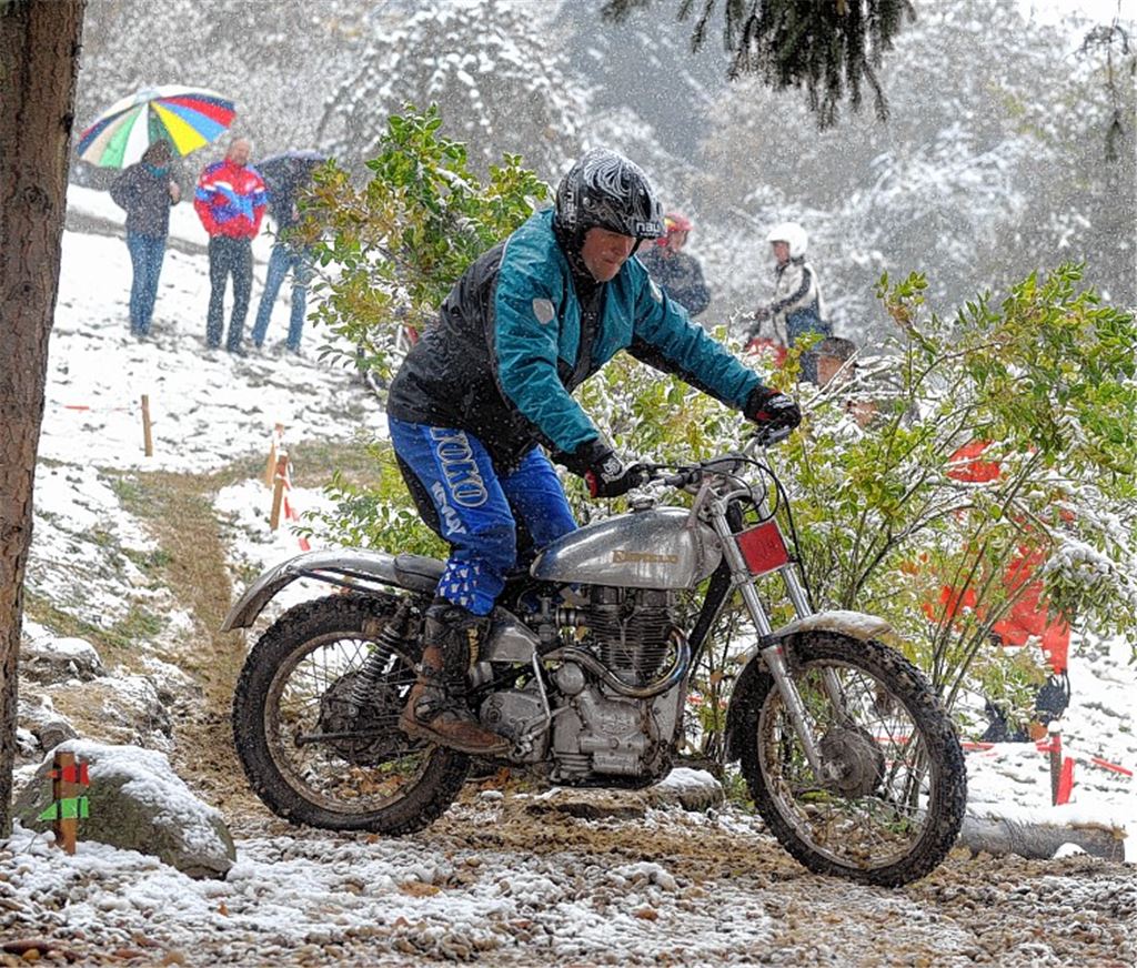 Schwierige Bedingungen haben die Starter des Classic-Trial im Steinbruchgelände des RMSC Ölbronn zu meistern. Foto: Fotomoment