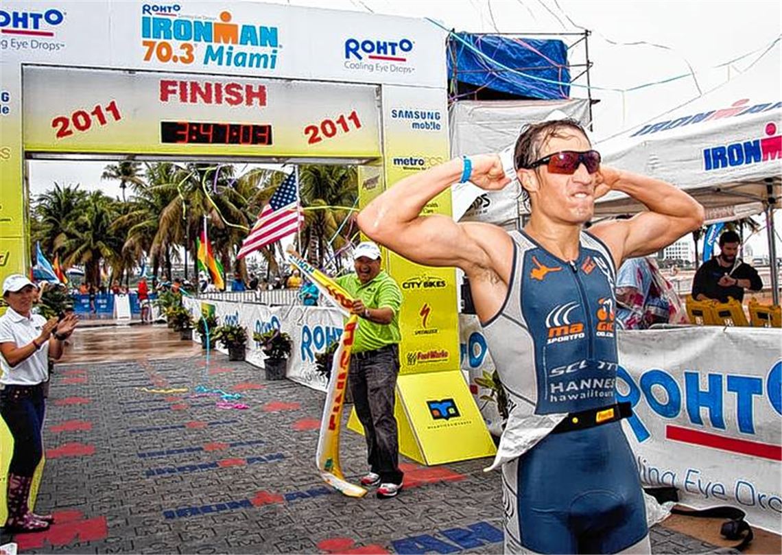 Sebastian Kienle jubelt in Florida und bleibt der einzige der Michael Raelert auf der 70,3-Meilen-Distanz besiegt hat. Foto: Mora