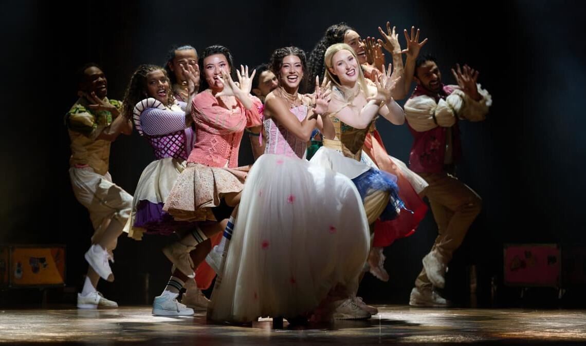 Sebeya (Rita Sebeh, oben) als Julia nimmt an einem  Press-Call des Musicals Julia im Stage Palladium Theaters im SI-Centrum teil.