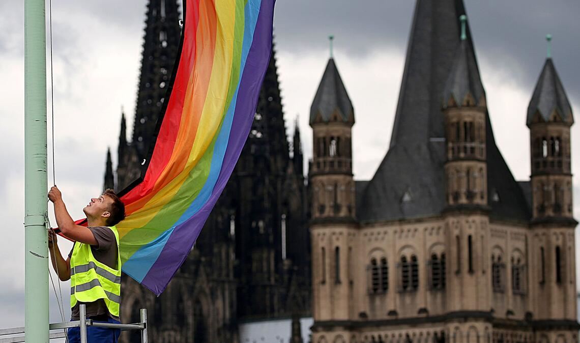 Segensfeiern für homosexuelle Paare sind in der katholischen Kirche umstritten. (Archivbild)