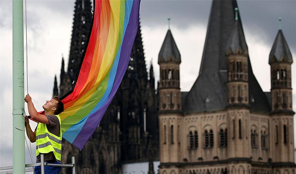 Segensfeiern für homosexuelle Paare sind in der katholischen Kirche umstritten. (Archivbild)