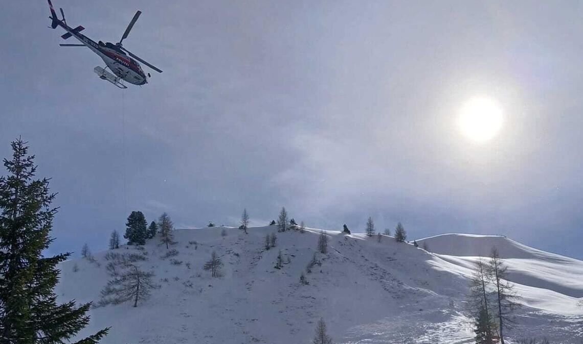 Sein Tourenpartner blieb unverletzt und wurde per Hubschrauber ins Tal gebracht. (Symbolbild)