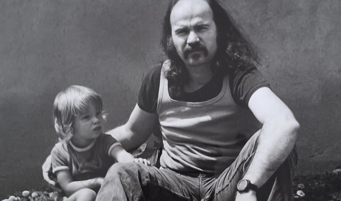 Sein Vater habe ihn schon als Baby mit zu seinen Konzerten und Proben mitgenommen, sagt Florian Dauner: Wolfgang Dauner mit seinem dreijährigen  Sohn im Jahr 1974.