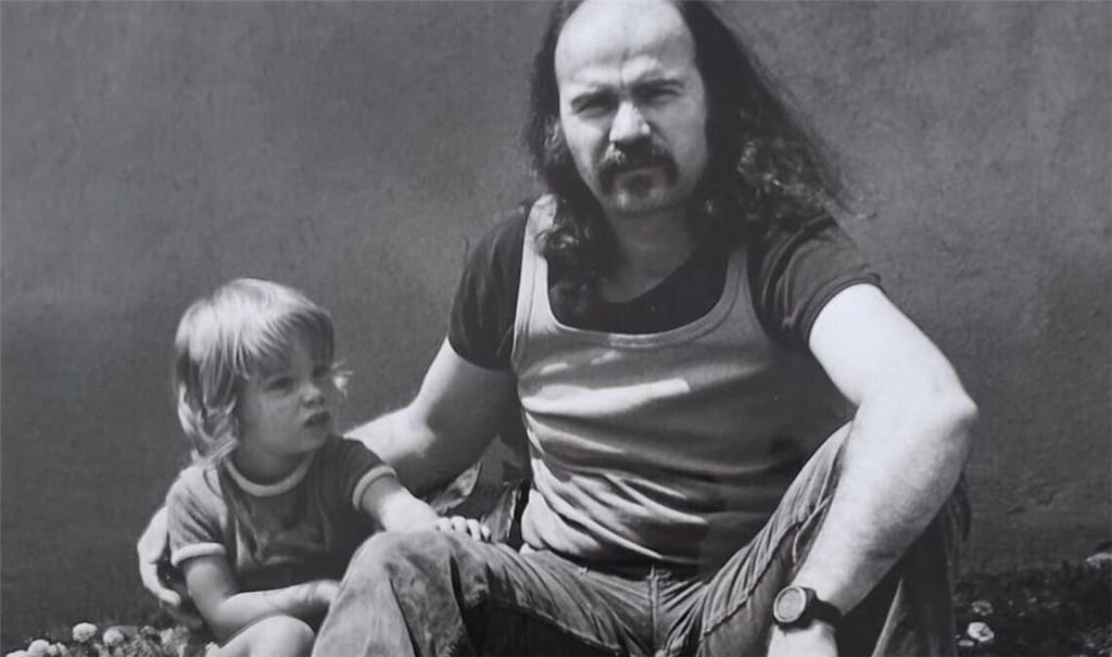Sein Vater habe ihn schon als Baby mit zu seinen Konzerten und Proben mitgenommen, sagt Florian Dauner: Wolfgang Dauner mit seinem dreijährigen  Sohn im Jahr 1974.