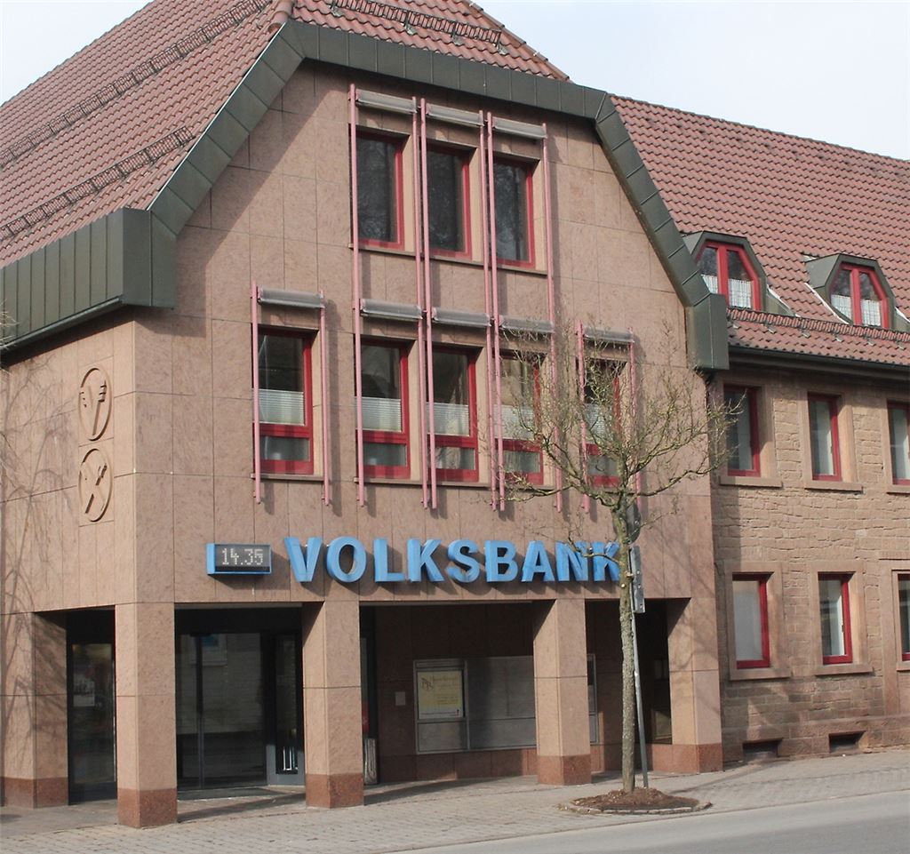 Seit 2008 eine schwäbische Dependance der Volksbank Bruchsal-Bretten: die Filiale an der Frankfurter Straße in Maulbronn, die 2008 als Teil der vormaligen Fusionsbank Maulbronn-Oberderdingen den Anschluss „im Badischen“ gesucht hatte.