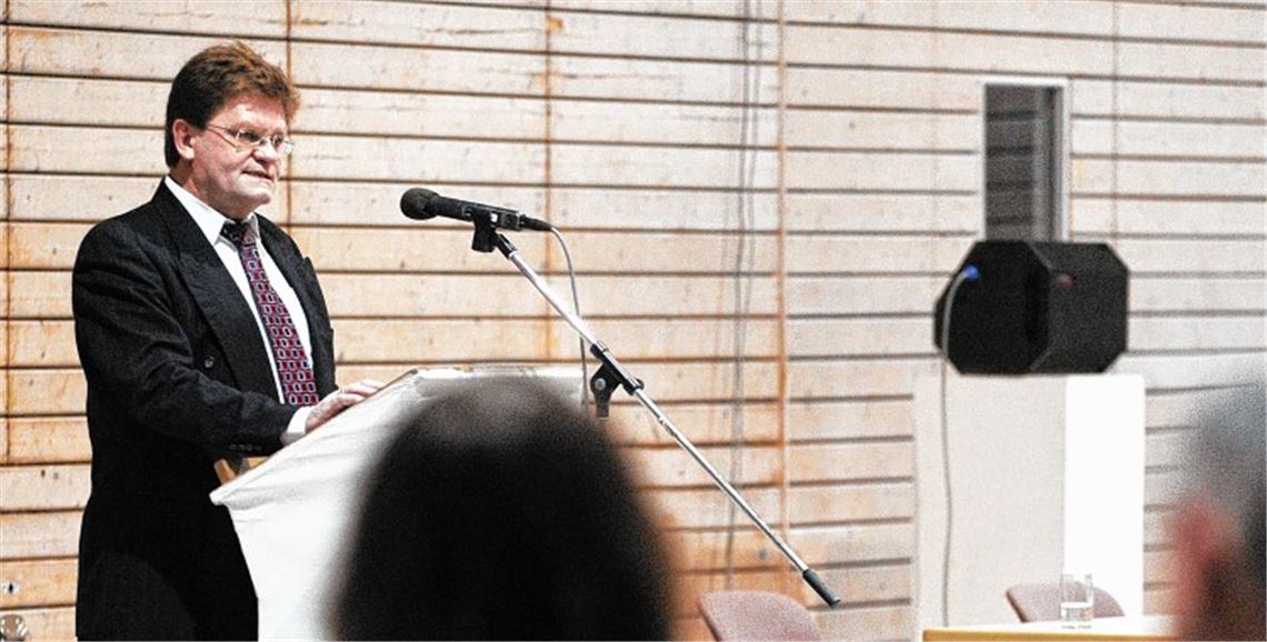 Seit 32 Jahren ist Karlheinz Oehler Bürgermeister in Wiernsheim. Bei der Wahl am 26. Januar hofft er auf breite Zustimmung für eine weitere Amtszeit. Foto: Fotomoment