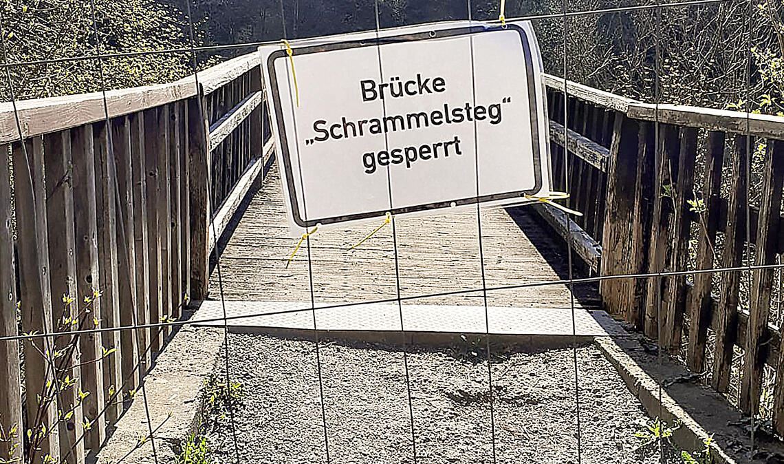 Seit 4. April dicht: der Steg in der Nähe des Einkaufszentrums Schrammel. Foto: Archiv