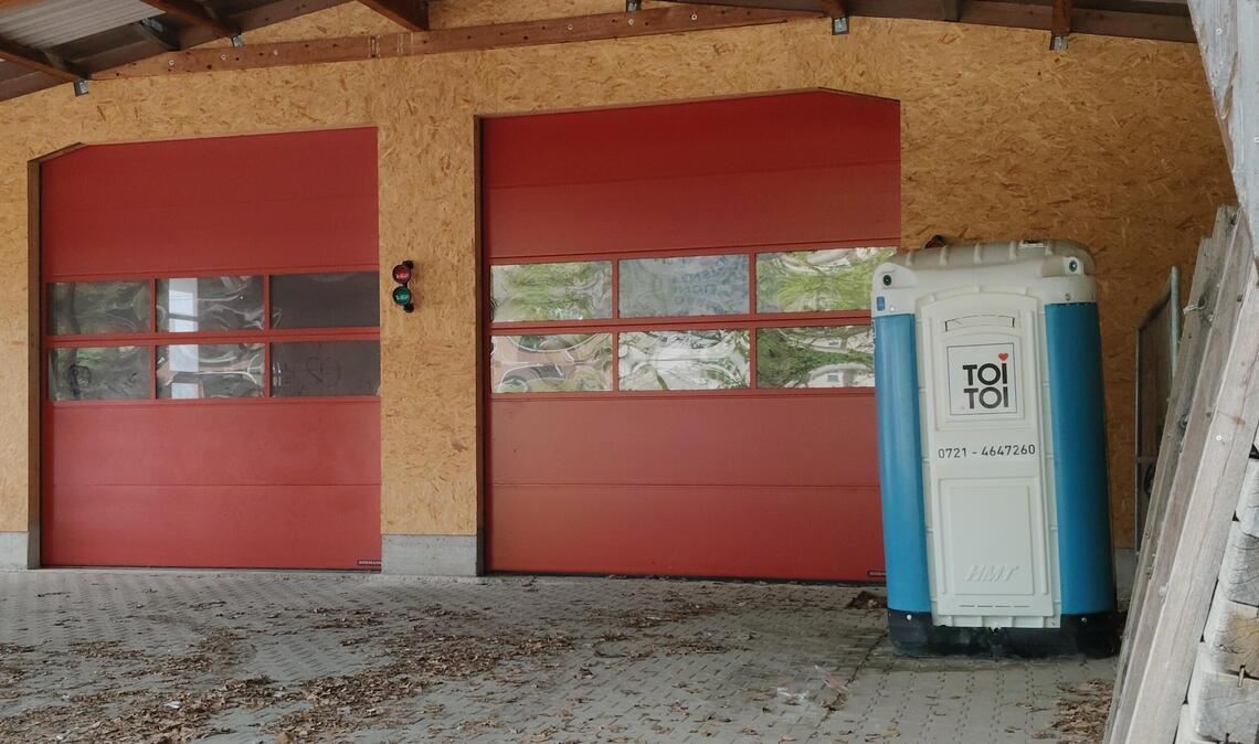 Seit Januar 2022 läuft der Umbau eines früheren Zimmereibetriebs im Letten in ein neues Feuerwehrgerätehaus. Foto: Deeg