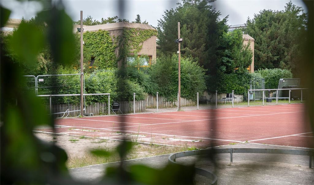 Seit Mitte März vergangenen Jahres zur Notunterkunft umfunktioniert: In der Kerschensteiner-Sporthalle leben derzeit knapp 30 Geflüchtete und Asylsuchende. Foto: Fotomoment