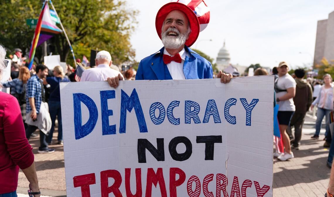 "No Kings": Amerikaner gehen gegen Trump auf die Straße Seit Trumps zweiten Amtsantritt hat es in den USA deutlich mehr Demonstrationen als in seiner ersten Amtszeit gegeben.