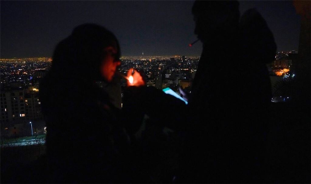 Seit Wochen lebt der Iran im Schatten eines Krieges, der jederzeit wieder aufflammen kann.