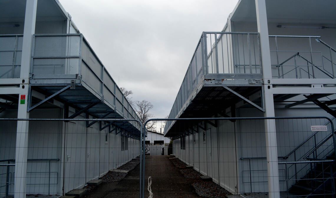 Seit dem 1. November 2023 leben Menschen in den Containern an der Wilhelmstraße. Foto: Archiv