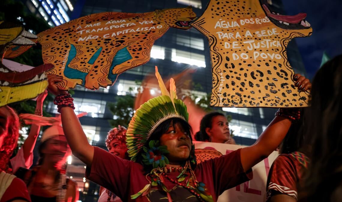 Seit einem Monat protestieren Ureinwohner gegen die Ausbaggerung der Amazonas-Flüsse.
